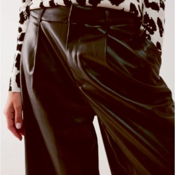 ❤️BRAND NEW Q2 Black Vegan Leather Wide Leg Crop Pants - Picture 7 of 12